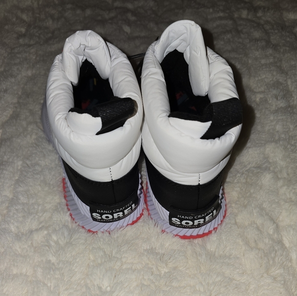 Sorel Women's Out 'N About Puffy Zip Waterproof Boot - Picture 6 of 10